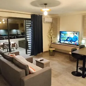 Appartement F2 A Skynui, Piscine De 25m Et Vue, Papeete (Tahiti)